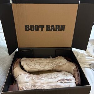 Idyllwind Boots, like new (size 11, fits like a 10)